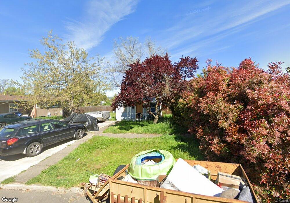 427 Laurel St, Central Point, OR 97502 - photo 1