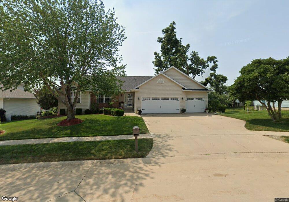 2821 Oak Crest Ct NW, Cedar Rapids, IA 52405 - photo 1