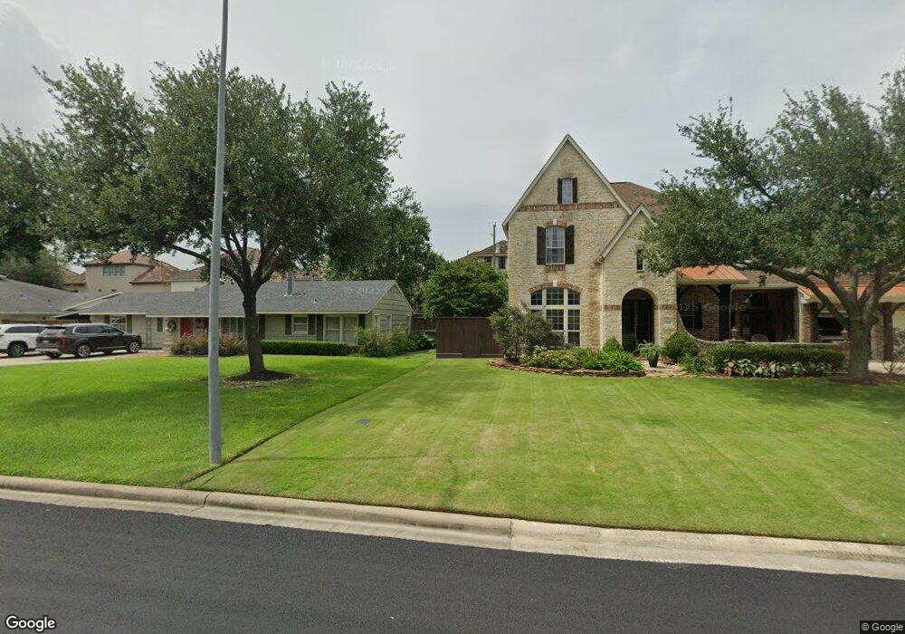 7704 S Hunters Creekway Dr, Houston, TX 77055 - photo 1