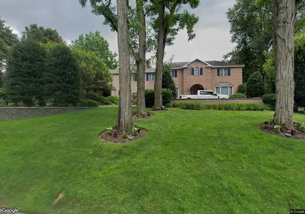 71 Drake Ln, Manhasset, NY 11030 - photo 1