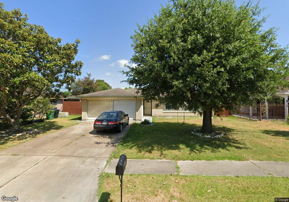 1106 W Nelda Rd, Houston, TX 77088 - photo 1
