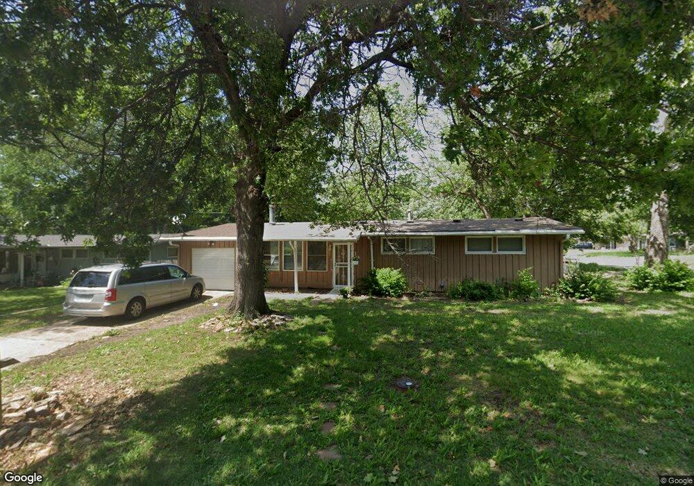 1300 SW Caledon St, Topeka, KS 66611 - photo 1