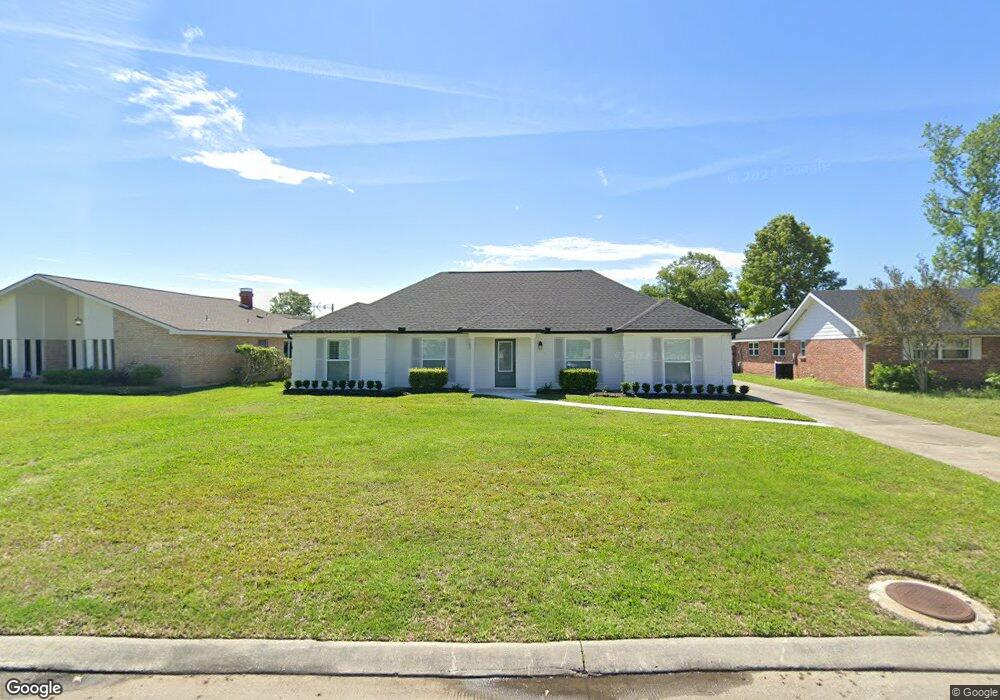 1401 N Chateau Cir, Lake Charles, LA 70605 - photo 1