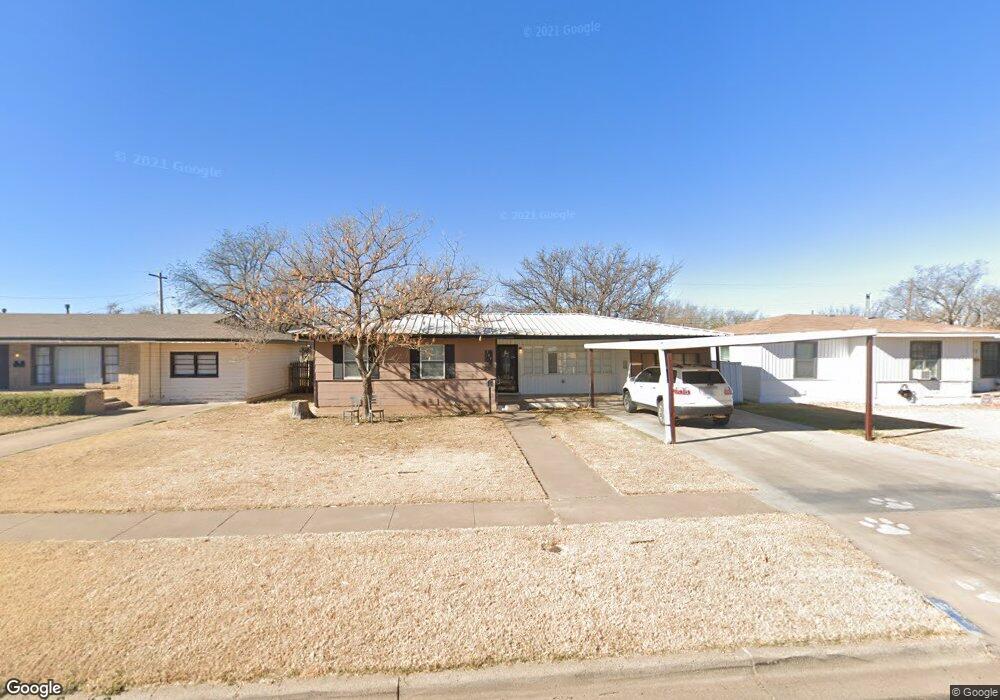 305 Juanita St, Plainview, TX 79072 - photo 1