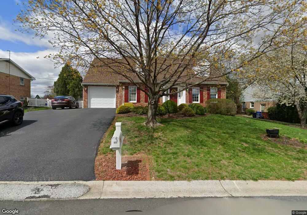 605 Beach St, Reading, PA 19605 - photo 1