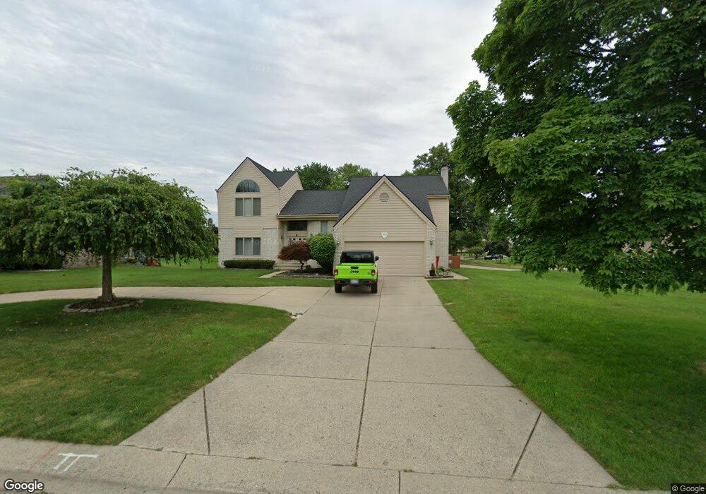 5113 W Pond Cir, West Bloomfield, MI 48323 - photo 1