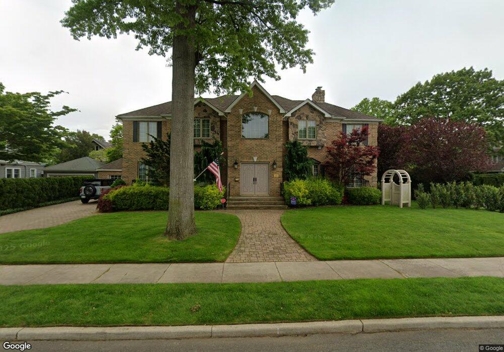 118 Salisbury Ave, Garden City, NY 11530 - photo 1