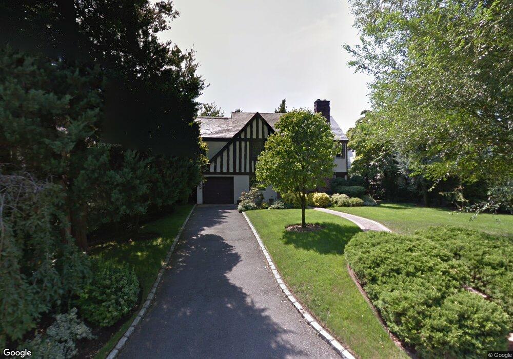 63 Strathmore Rd, Manhasset, NY 11030 - photo 1