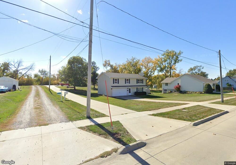 1315 N 4th Ave W, Newton, IA 50208 - photo 1