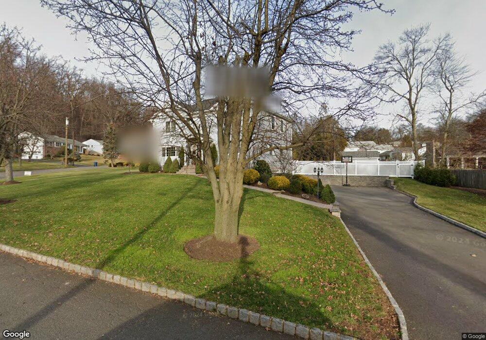 240 Robin Hood Rd, Mountainside, NJ 07092 - photo 1