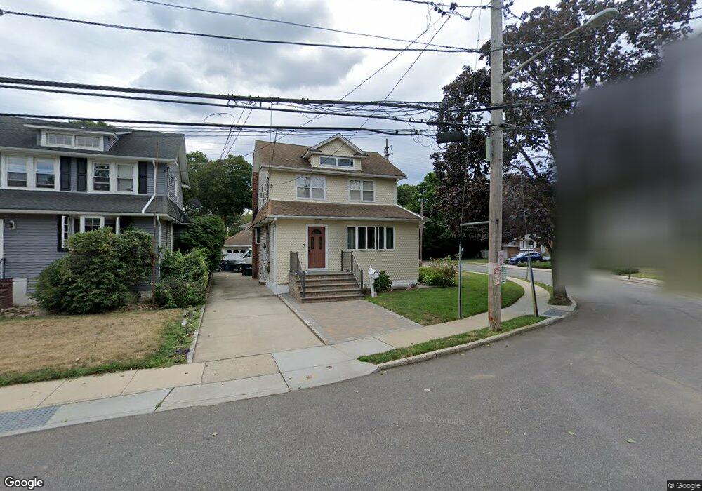 166 Lyon Place unit 2 Floor, Lynbrook, NY 11563 - photo 1