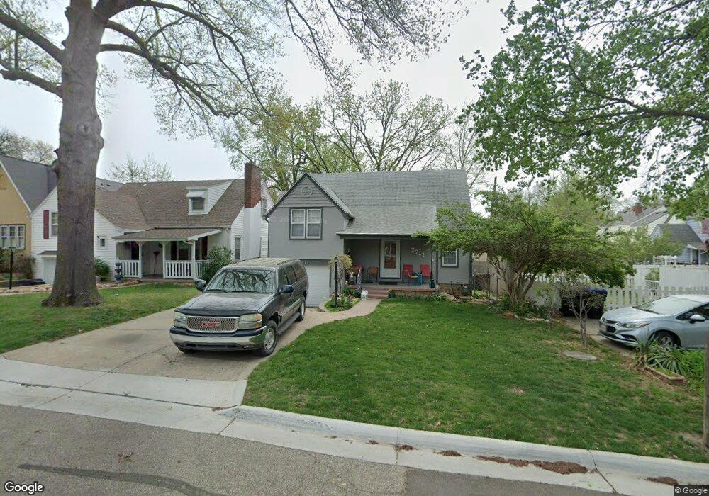 2711 SW Lee Ct, Topeka, KS 66604 - photo 1