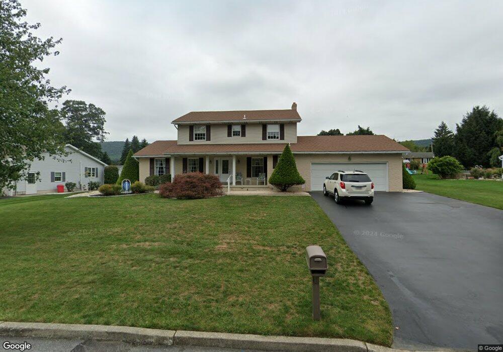 1069 Horizon Dr, Pen Argyl, PA 18072 - photo 1