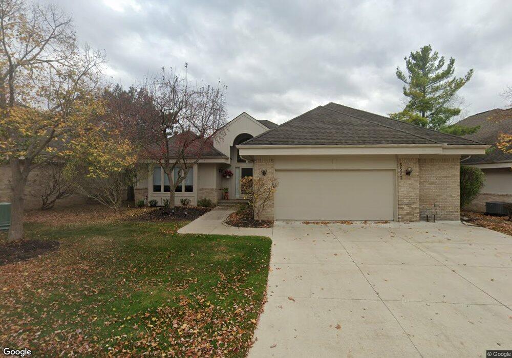 6577 Pleasant Lake Ct unit 23, West Bloomfield, MI 48322 - photo 1