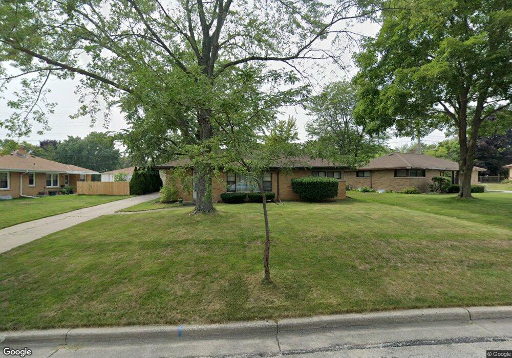 2215 Crestview Ct, Milwaukee, WI 53226 - photo 1