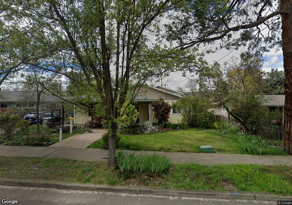 960 NE 9th St, Grants Pass, OR 97526 - photo 1