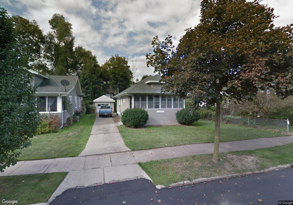 2220 Strathmore Rd, Lansing, MI 48910 - photo 1