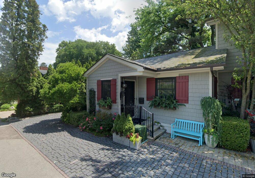 118 Kerby Ln, Grosse Pointe Farms, MI 48236 - photo 1