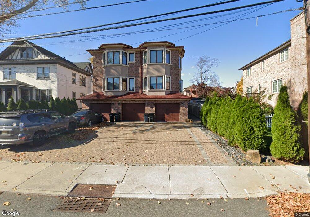 807B Edgewood Ln, Fort Lee, NJ 07024 - photo 1