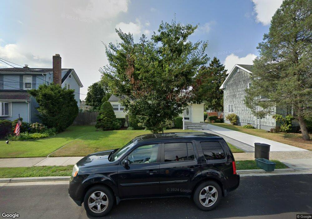 58 Robertson Rd, Lynbrook, NY 11563 - photo 1