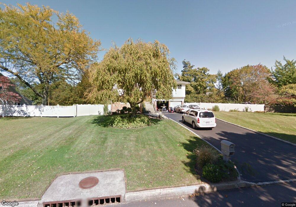 64 Peppermint Rd, ComMacK, NY 11725 - photo 1