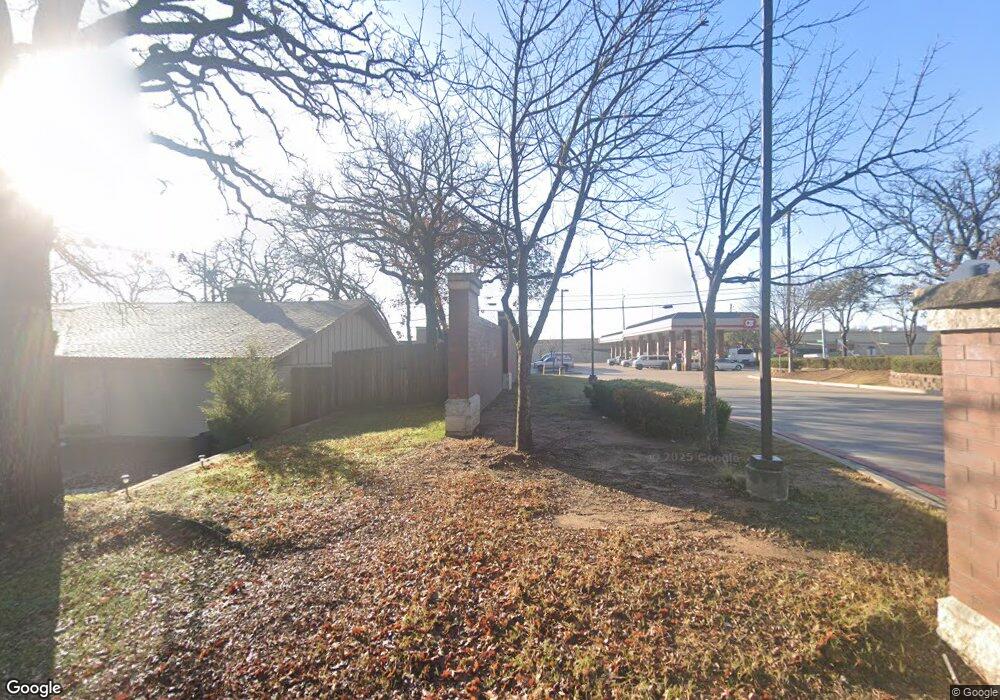 733 Thousand Oaks Dr, Hurst, TX 76054 - photo 1