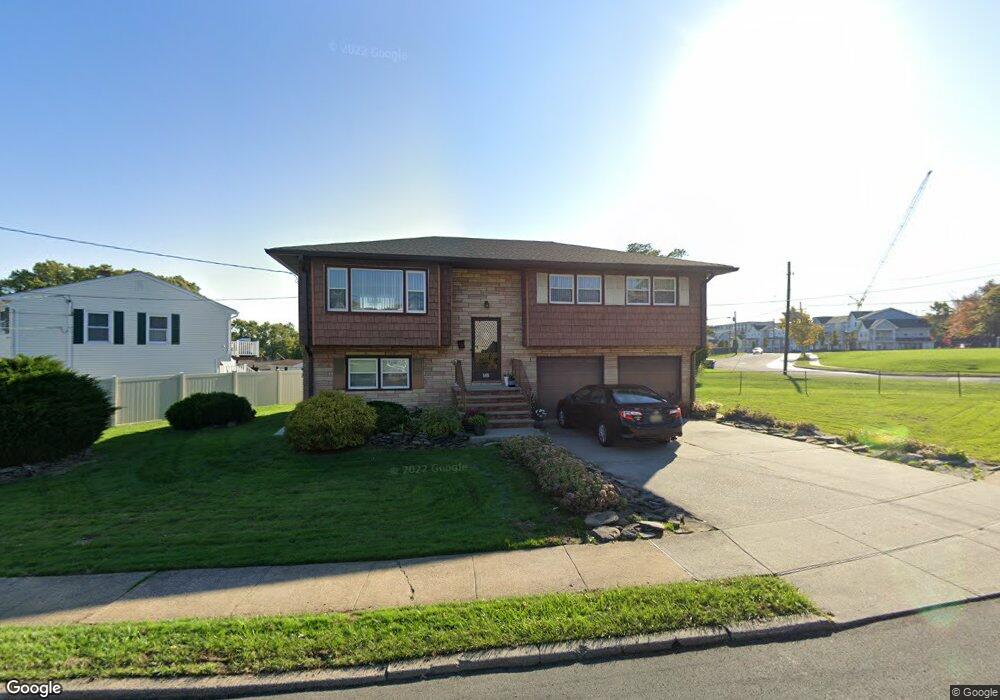 666 Gornik Dr, Perth Amboy, NJ 08861 - photo 1