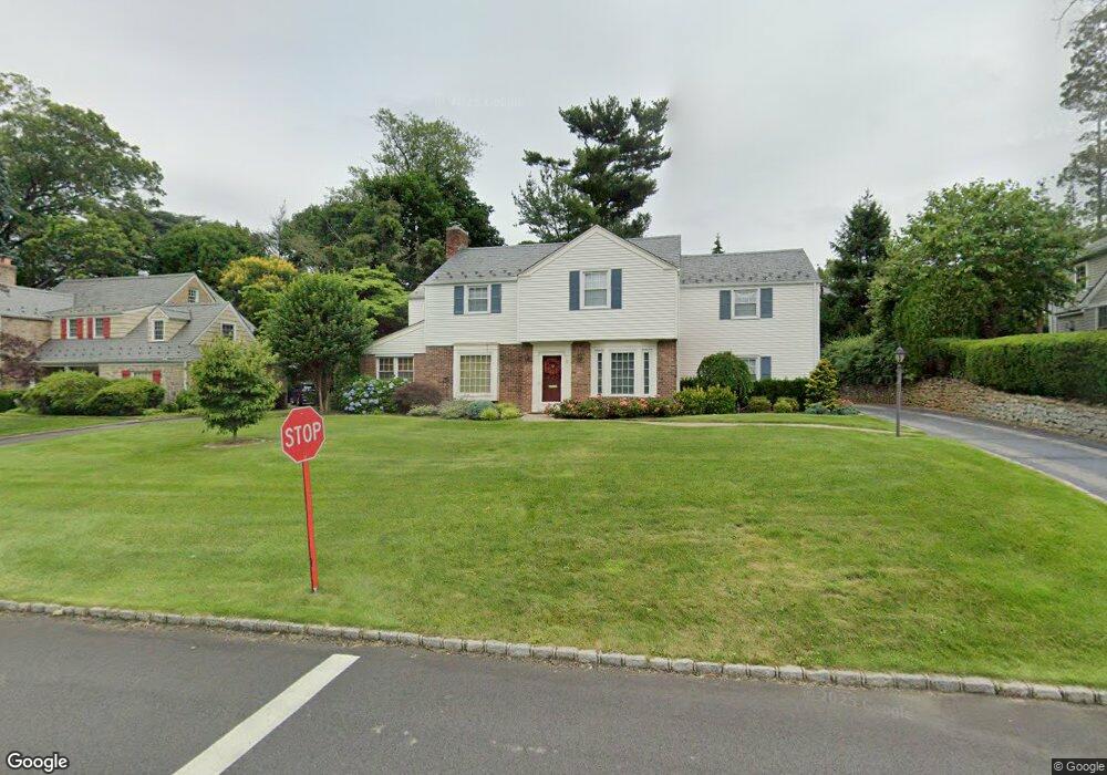 263 Trumbull Rd, Manhasset, NY 11030 - photo 1