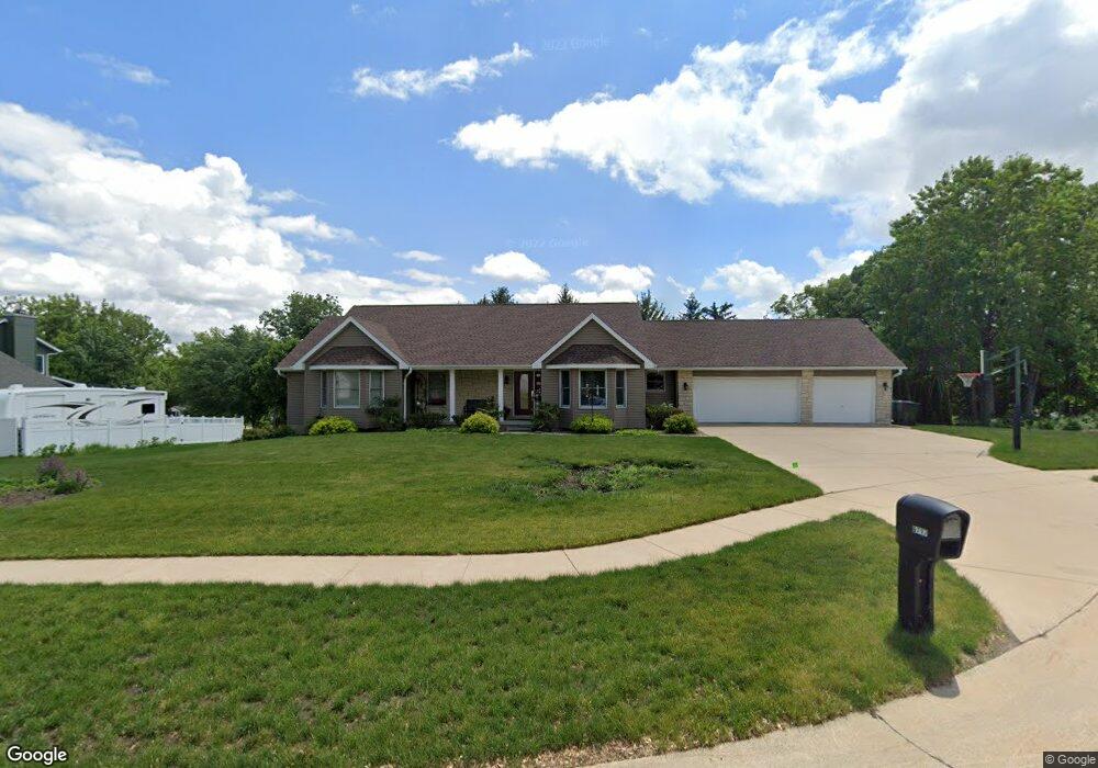 6717 Chippewa Ct NE, Cedar Rapids, IA 52411 - photo 1