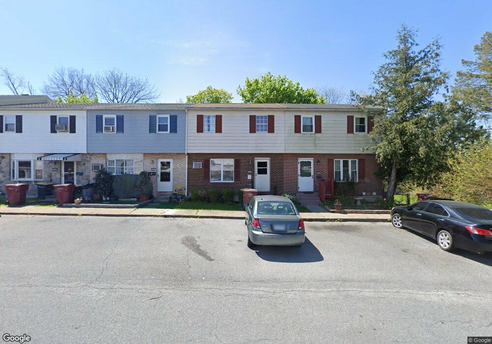 852 Fernhill Ln, Whitehall, PA 18052 - photo 1