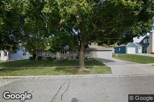 513 1st St, Hull, IA 51239