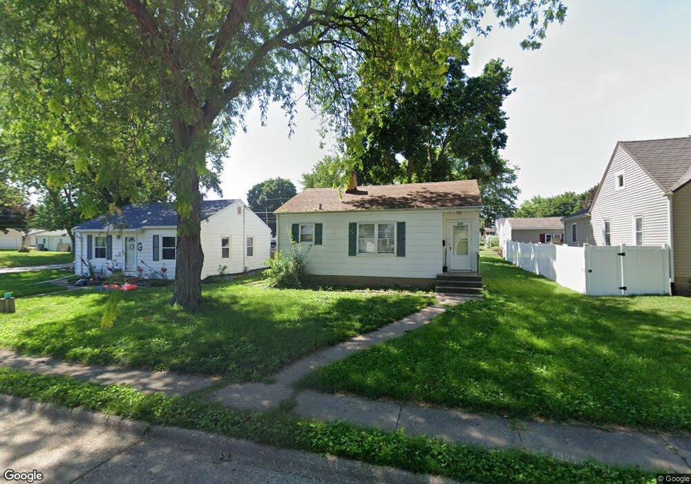 2207 W Rusholme St, Davenport, IA 52804 - photo 1