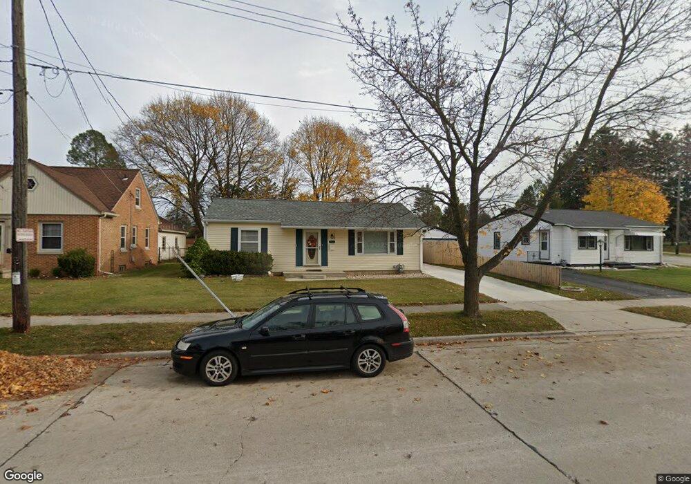 907 N 23rd St, Manitowoc, WI 54220 - photo 1