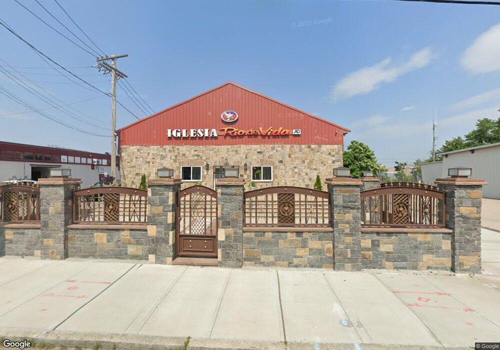 92 Narragansett Ave, Providence, RI 02907 - photo 1