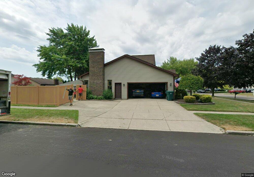 1033 Thomas Fox Dr E, North Tonawanda, NY 14120 - photo 1