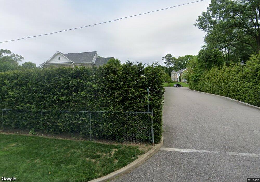 4 Gabrielli Ct, Manhasset, NY 11030 - photo 1