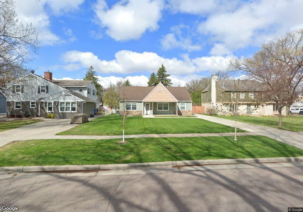 1607 8th St S, Fargo, ND 58103 - photo 1