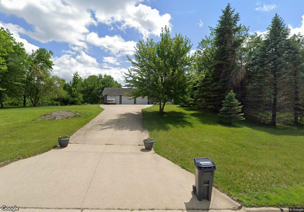 6001 42nd St NE, Cedar Rapids, IA 52411 - photo 1