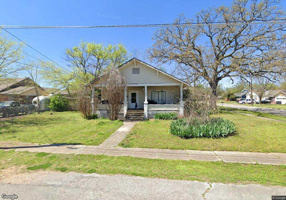 102 S Lee Ave, Tahlequah, OK 74464 - photo 1