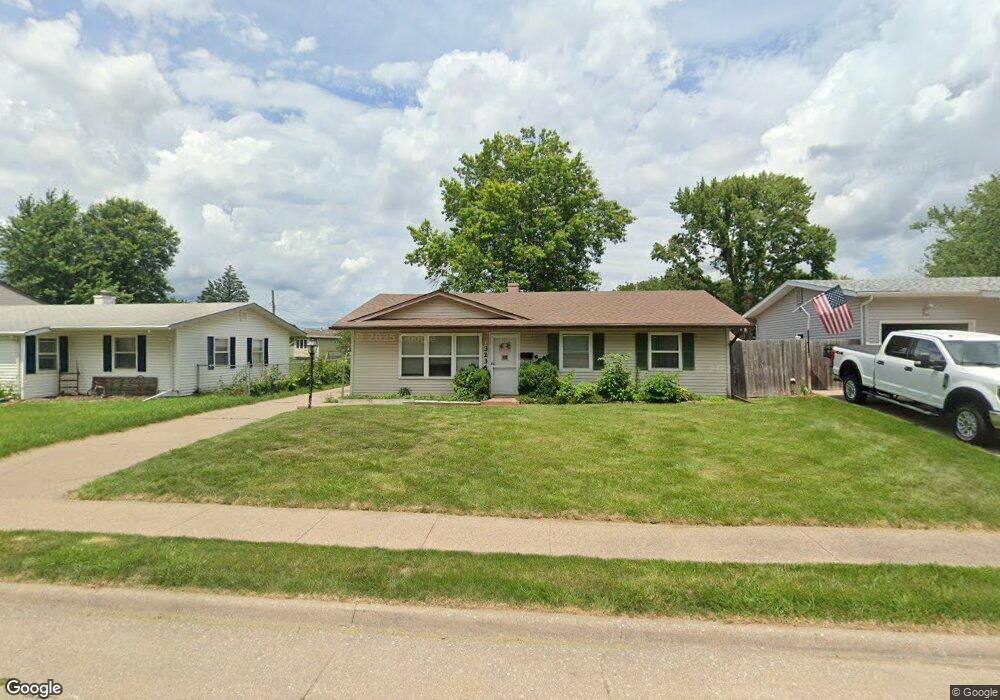 3236 W 16th St, Davenport, IA 52804 - photo 1