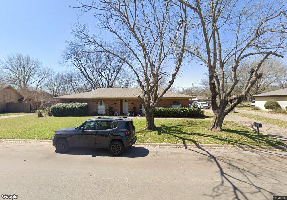 910 S Colonial Dr, Cleburne, TX 76033 - photo 1