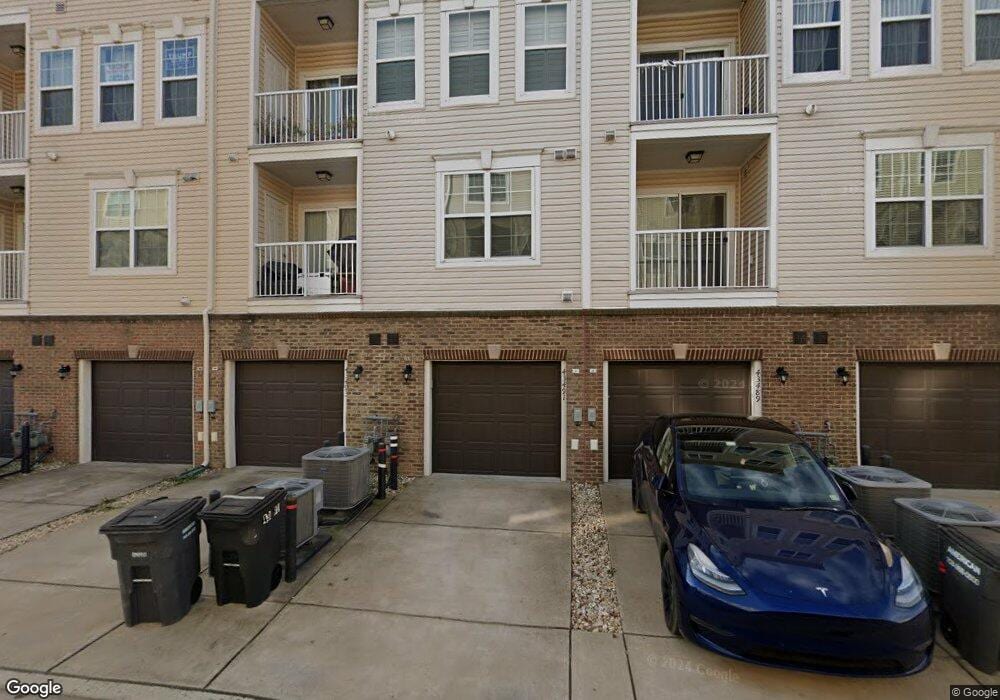 43491 Town Gate Square, Chantilly, VA 20152 - photo 1