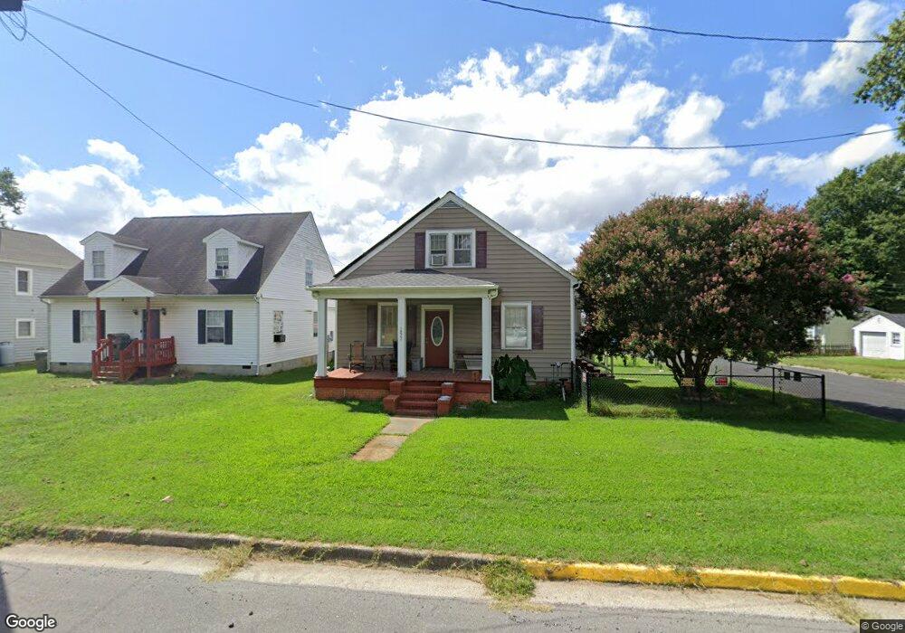 1827 Lee St, West Point, VA 23181 - photo 1