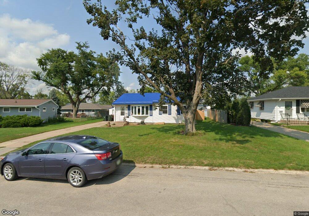 1115 Crestview Dr SE, Cedar Rapids, IA 52403 - photo 1