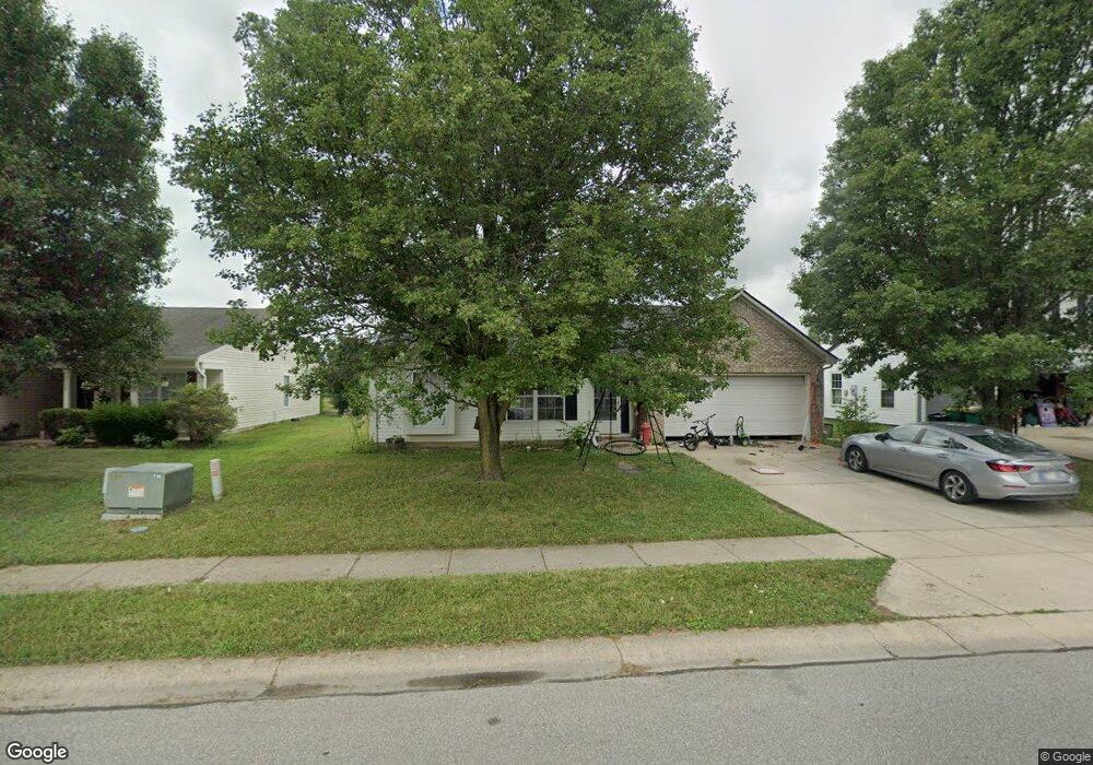 2126 Turning Leaf Dr, Franklin, IN 46131 - photo 1