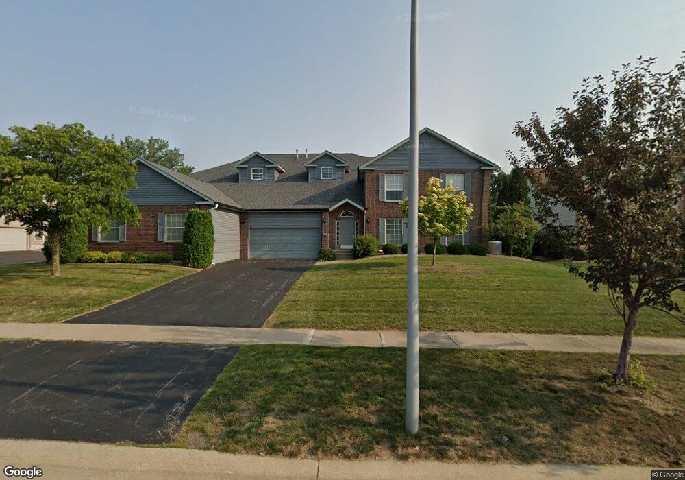 2920 Towne House Dr NE, Cedar Rapids, IA 52402 - photo 1