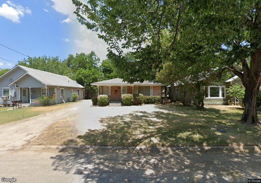 1607 Roy St, Gainesville, TX 76240 - photo 1