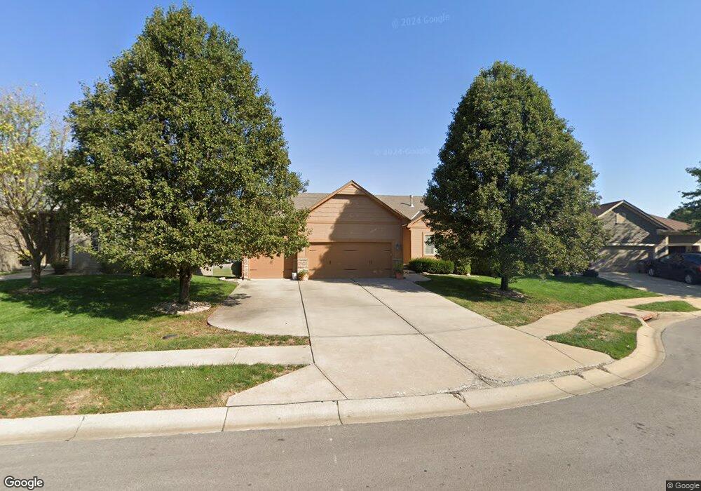 545 Avondale Ln, Raymore, MO 64083 - photo 1