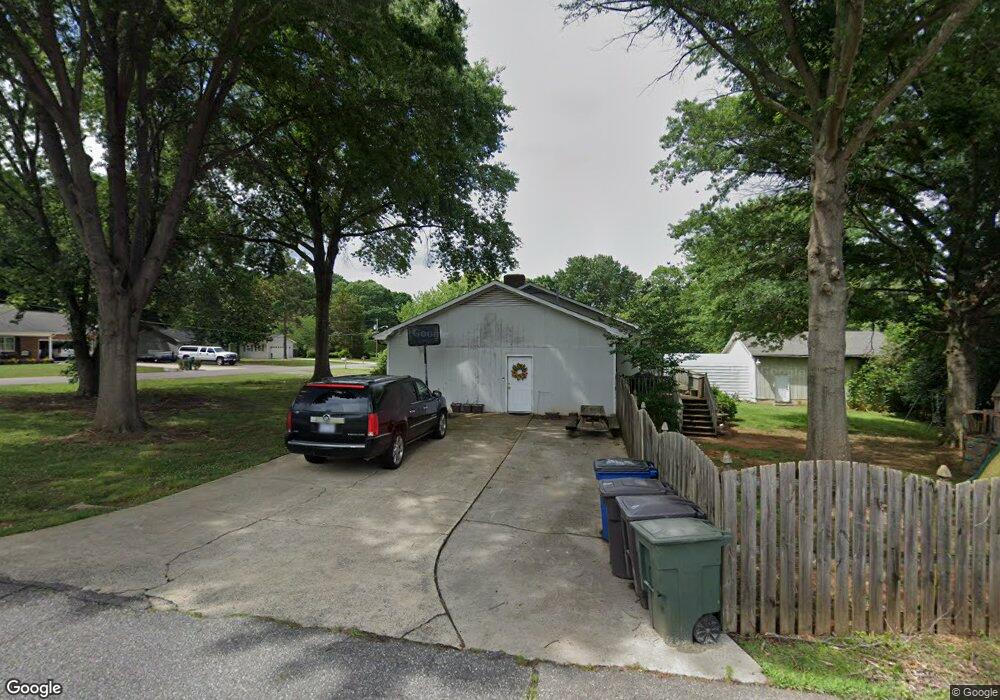 300 Camelot Dr, Statesville, NC 28625 - photo 1