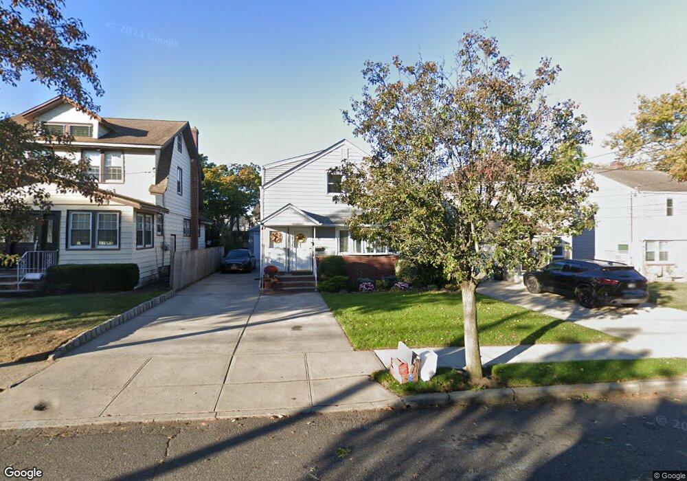 6 Duryea Place unit 1st floor, Lynbrook, NY 11563 - photo 1